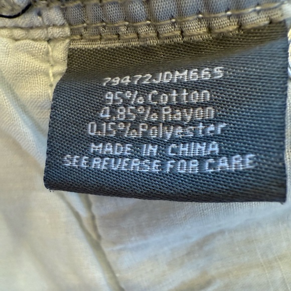 NWT Cali 1850 Light Wash Denim Shorts With Embroidered Daisies Size 7 - Picture 9 of 9